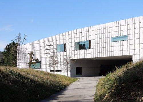Instalación eléctrica en el Museo de Arte Rupestre Campo Lameiro